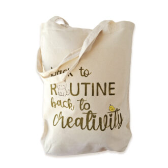 βαμβακερή tote bag με το μήνυμα back to routine back to creativity