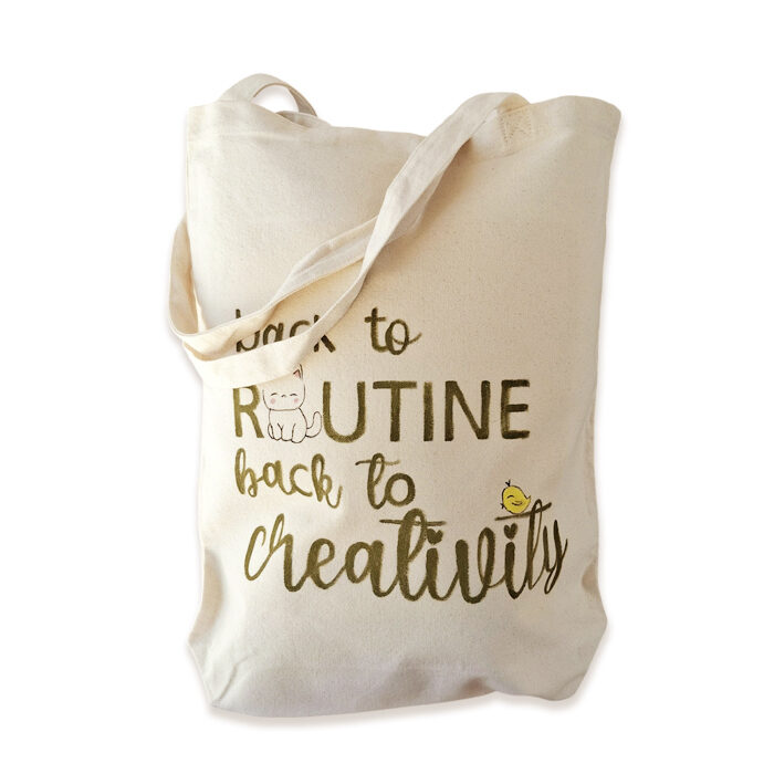 βαμβακερή tote bag με το μήνυμα back to routine back to creativity